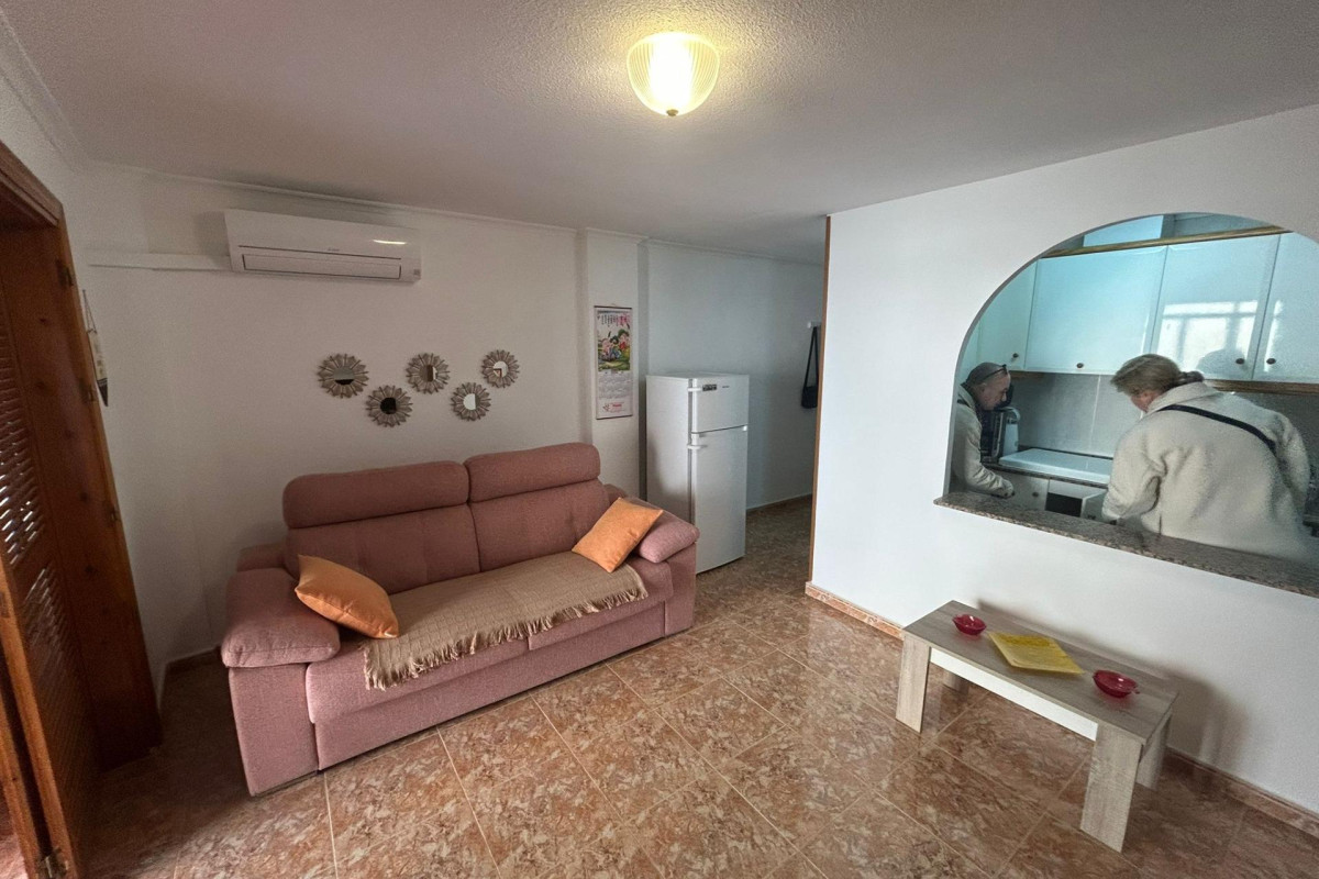 Resale - Apartment  - Torrevieja - Estacion de autobuses