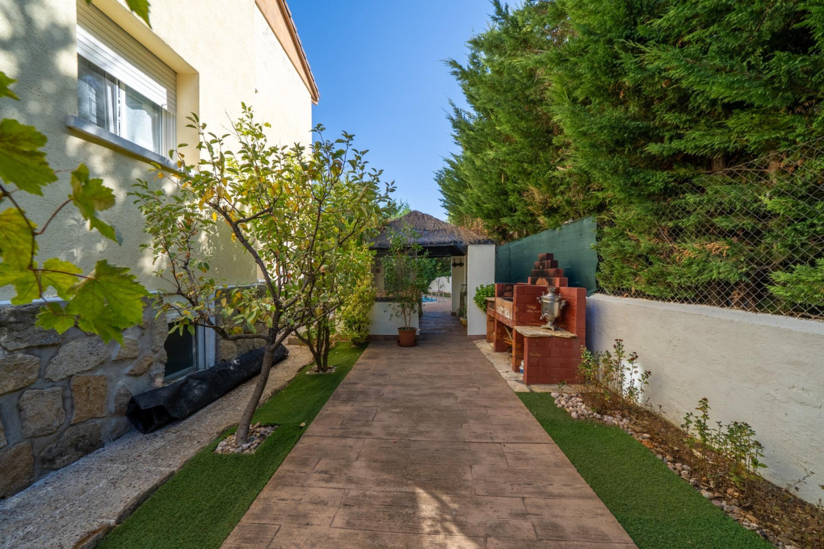 Resale - House - San Martin de Valdeiglesias - Garnacho