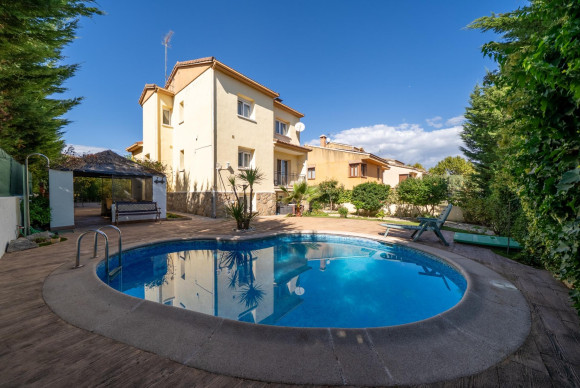 Resale - House - San Martin de Valdeiglesias - Garnacho