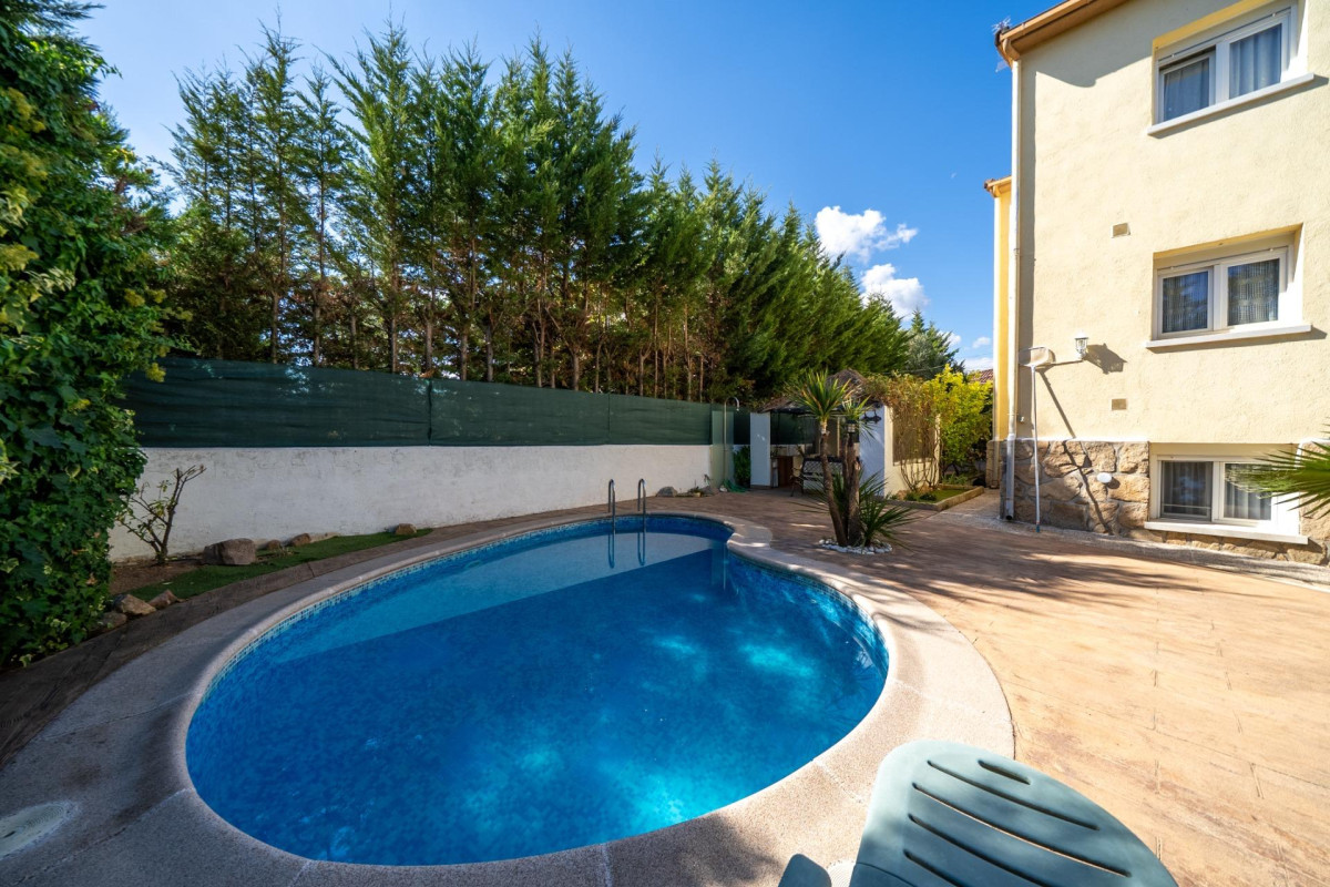 Resale - House - San Martin de Valdeiglesias - Garnacho