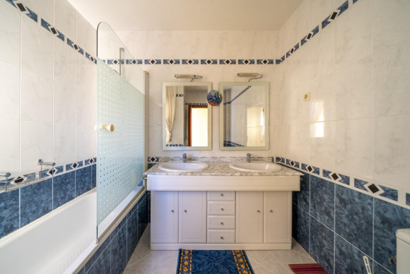 Resale - House - San Martin de Valdeiglesias - Garnacho