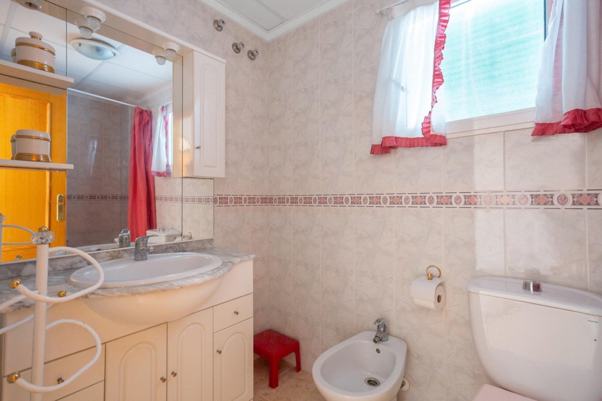 Resale - Apartment  - Torrevieja - Playa del Cura