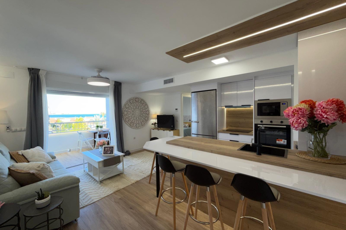 Resale - Apartment  - Torrevieja - Punta prima
