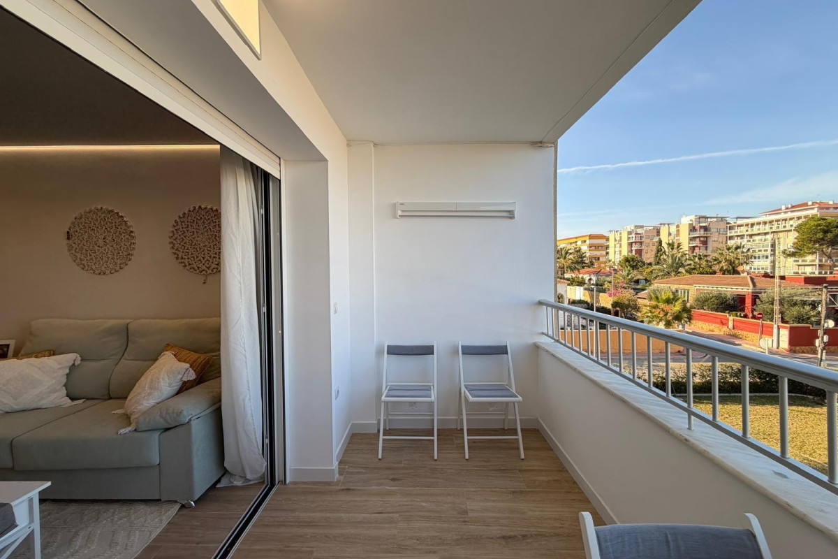 Resale - Apartment  - Torrevieja - Punta prima