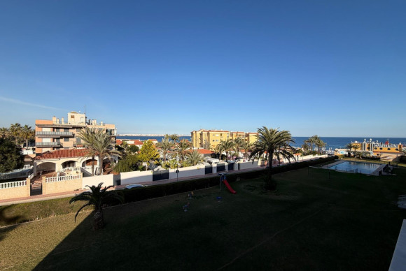 Resale - Apartment  - Torrevieja - Punta prima