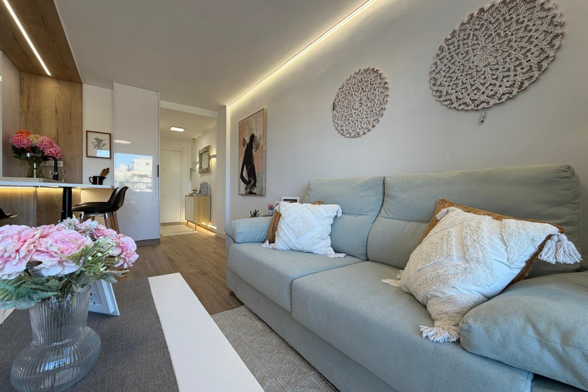 Resale - Apartment  - Torrevieja - Punta prima