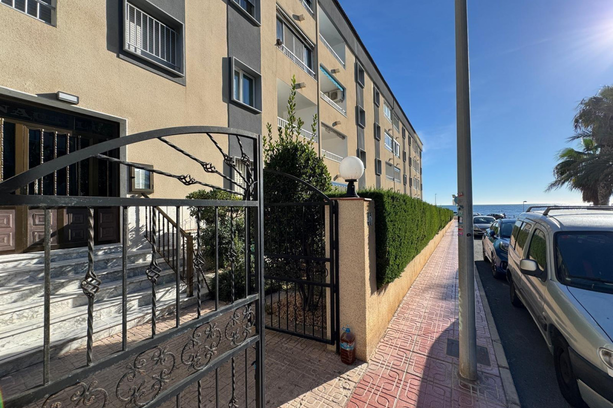 Resale - Apartment  - Torrevieja - Punta prima