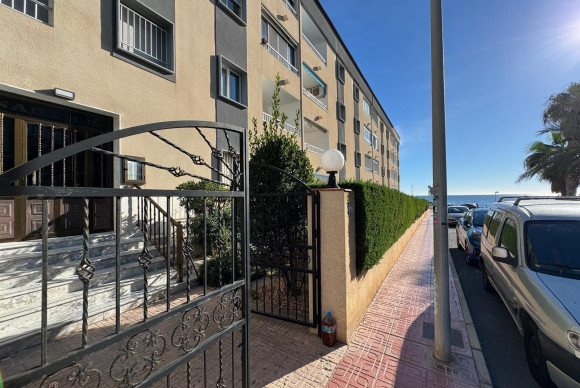 Resale - Apartment  - Torrevieja - Punta prima