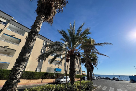 Resale - Apartment  - Torrevieja - Punta prima