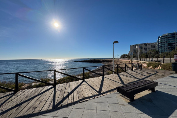 Resale - Apartment  - Torrevieja - Punta prima