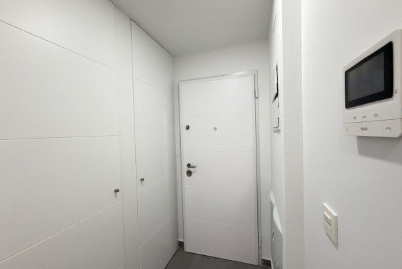 Resale - Apartment  - Torrevieja - Estacion de autobuses