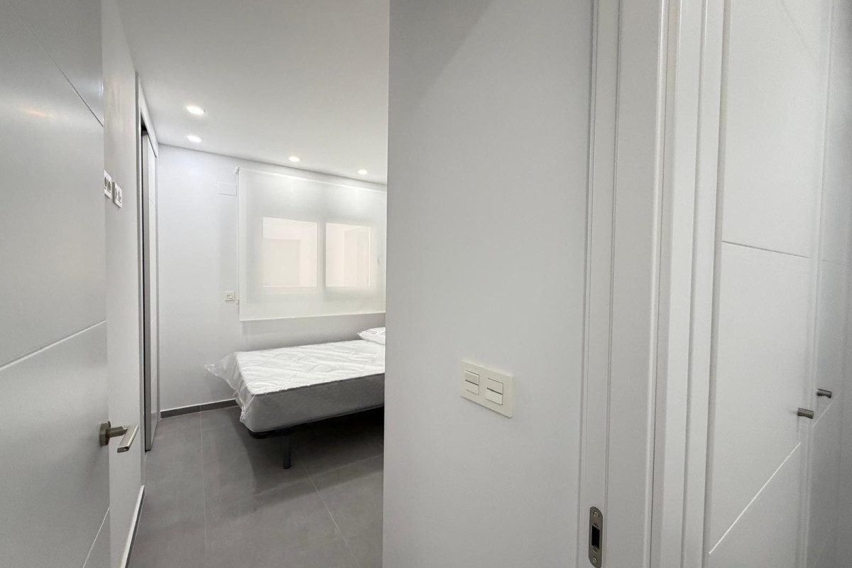 Resale - Apartment  - Torrevieja - Estacion de autobuses