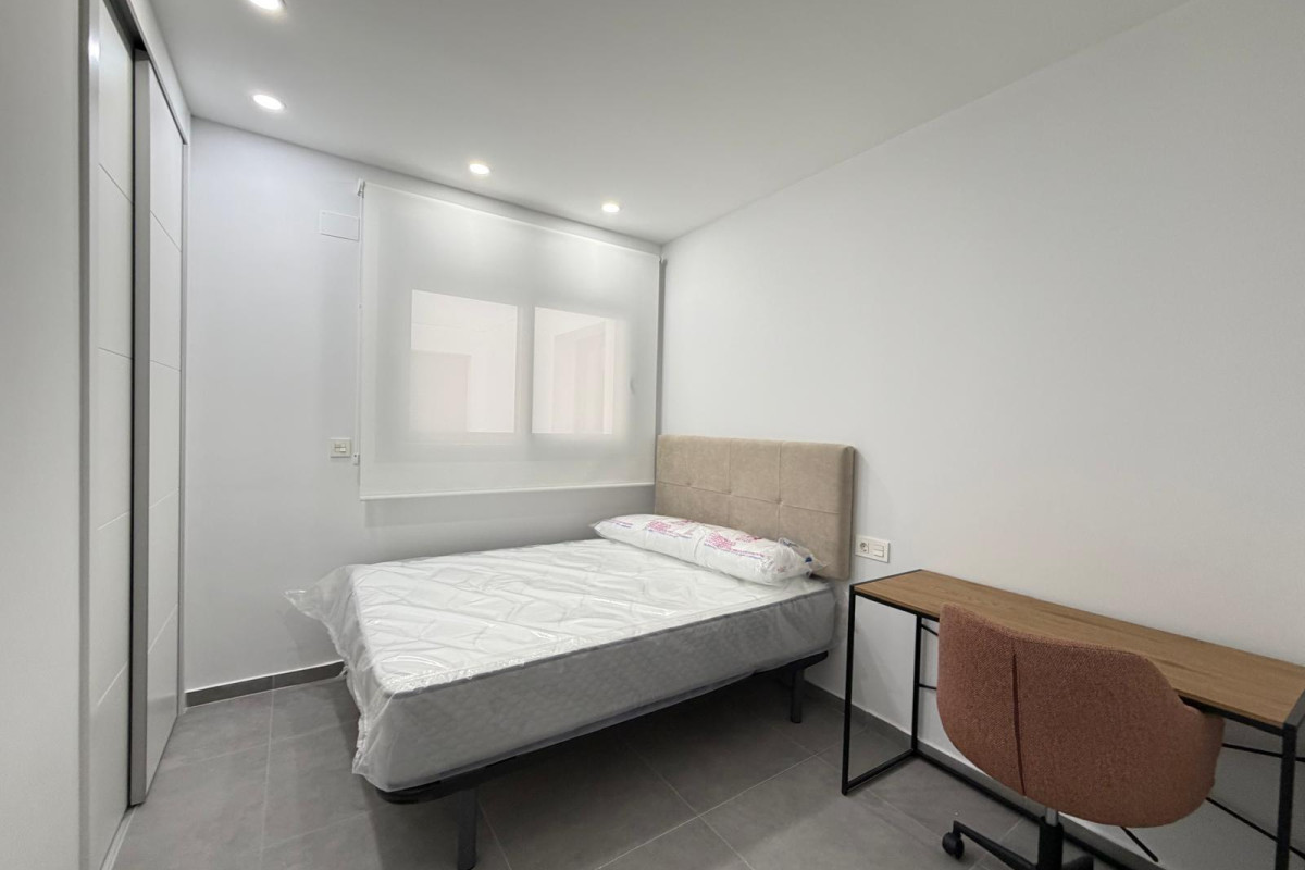 Resale - Apartment  - Torrevieja - Estacion de autobuses