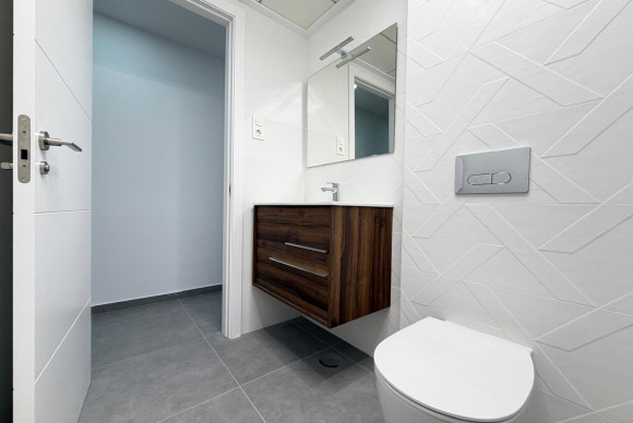 Resale - Apartment  - Torrevieja - Estacion de autobuses