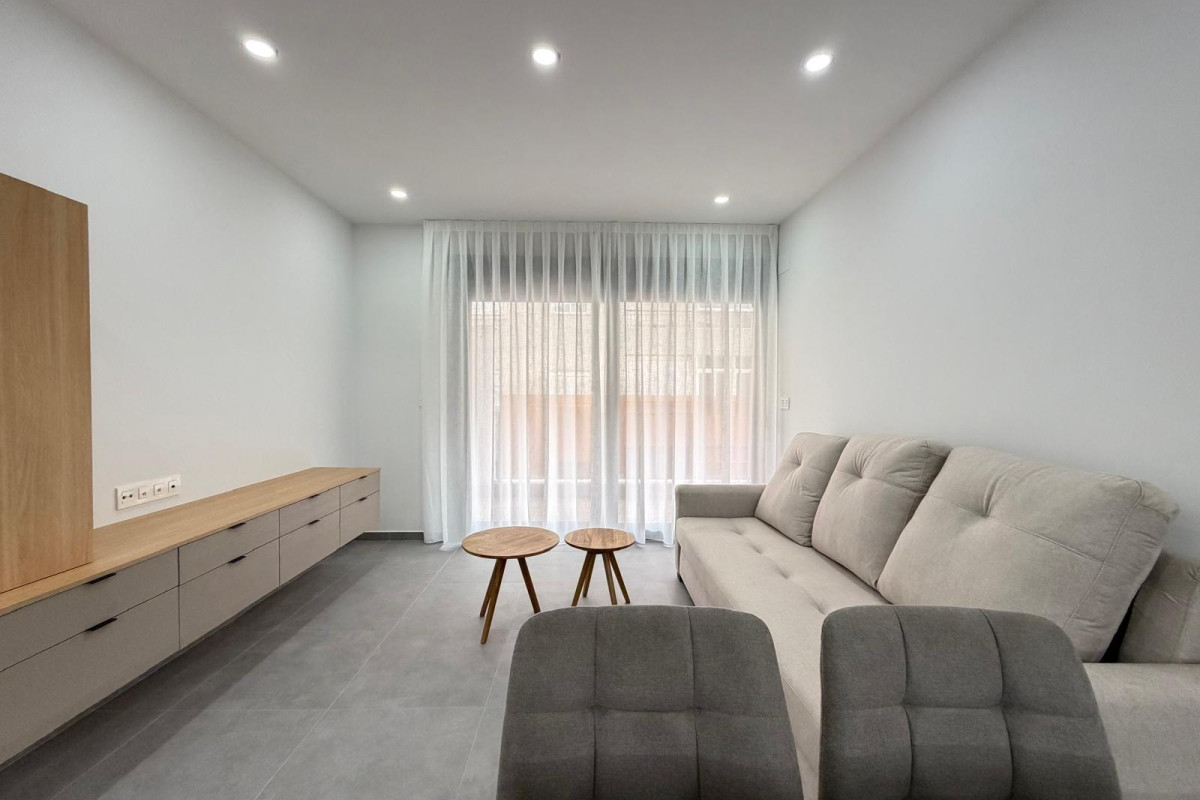 Resale - Apartment  - Torrevieja - Estacion de autobuses