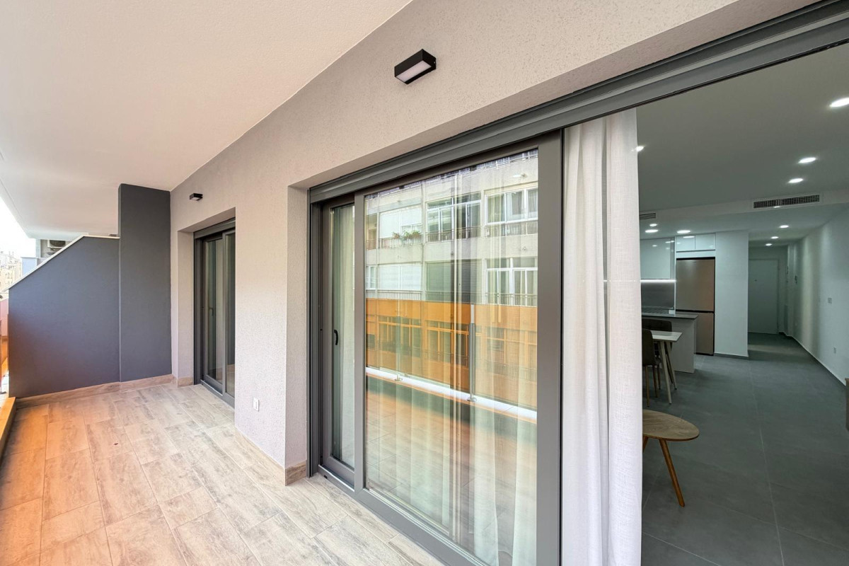 Resale - Apartment  - Torrevieja - Estacion de autobuses