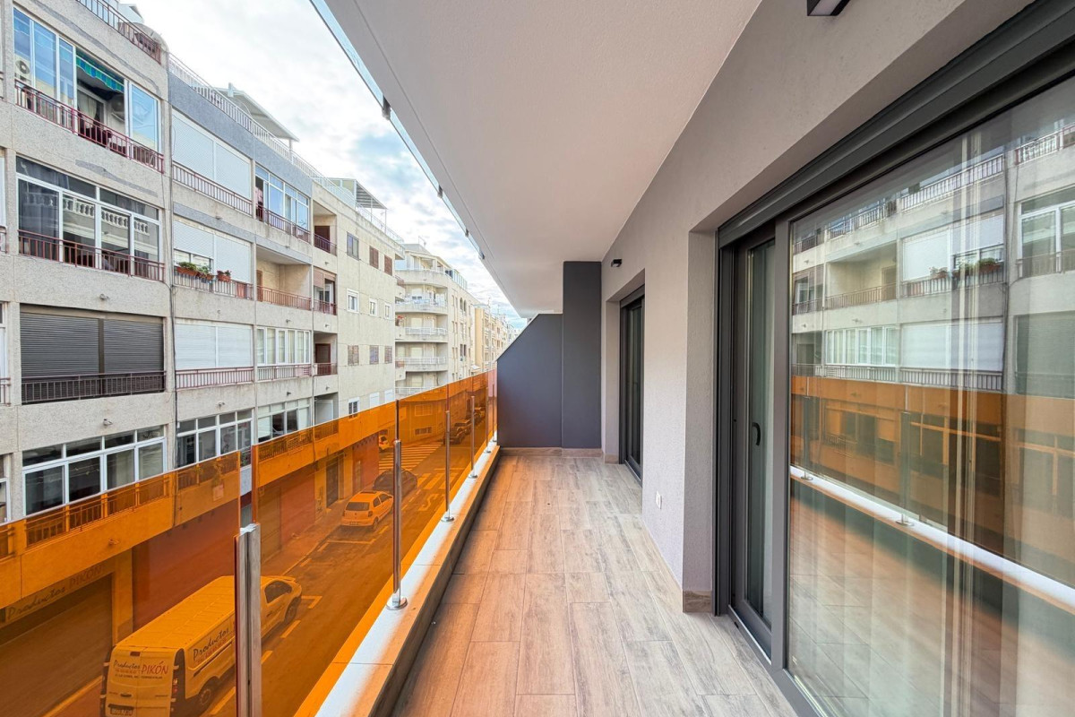 Resale - Apartment  - Torrevieja - Estacion de autobuses