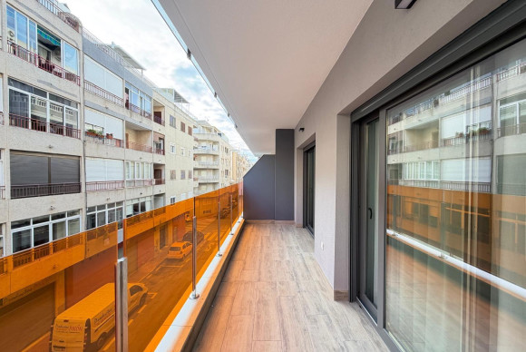 Resale - Apartment  - Torrevieja - Estacion de autobuses