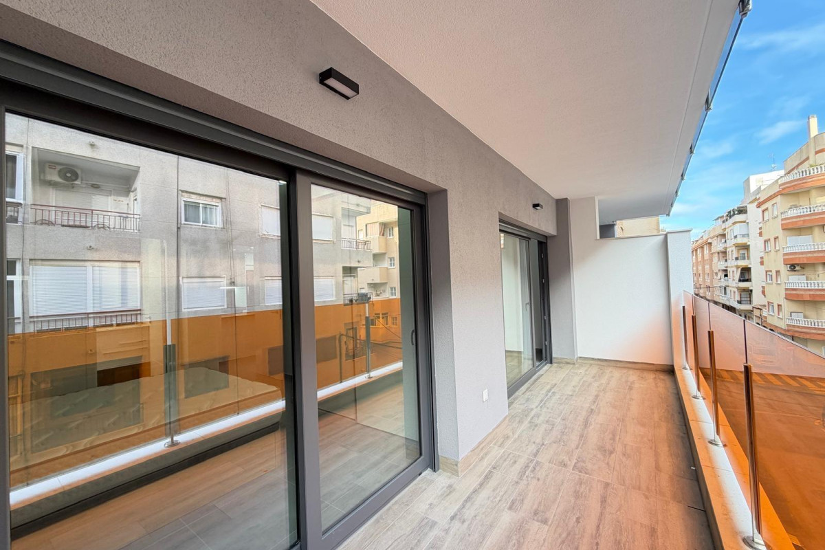 Resale - Apartment  - Torrevieja - Estacion de autobuses