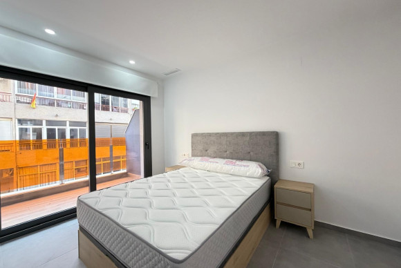 Resale - Apartment  - Torrevieja - Estacion de autobuses