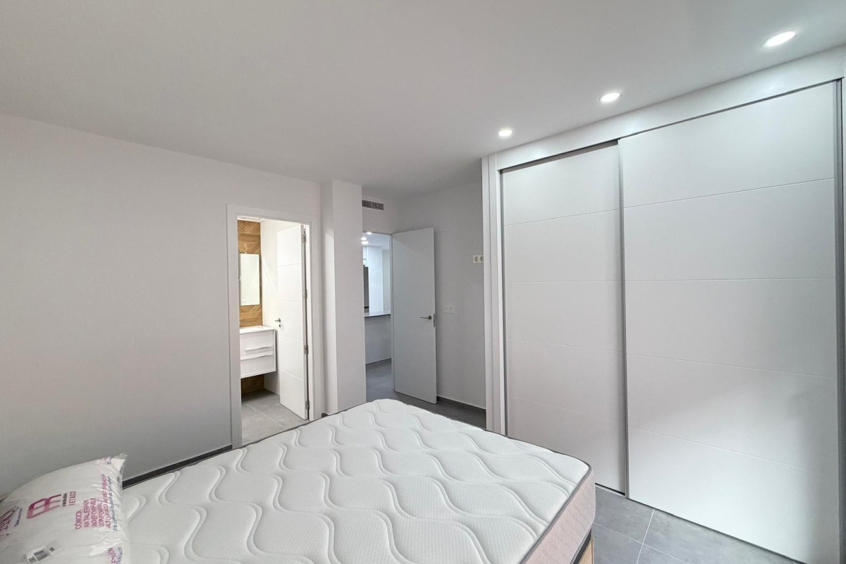 Resale - Apartment  - Torrevieja - Estacion de autobuses