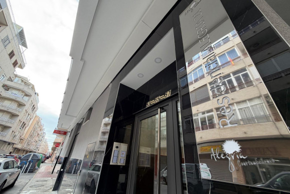 Resale - Apartment  - Torrevieja - Estacion de autobuses