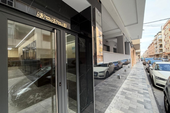 Resale - Apartment  - Torrevieja - Estacion de autobuses