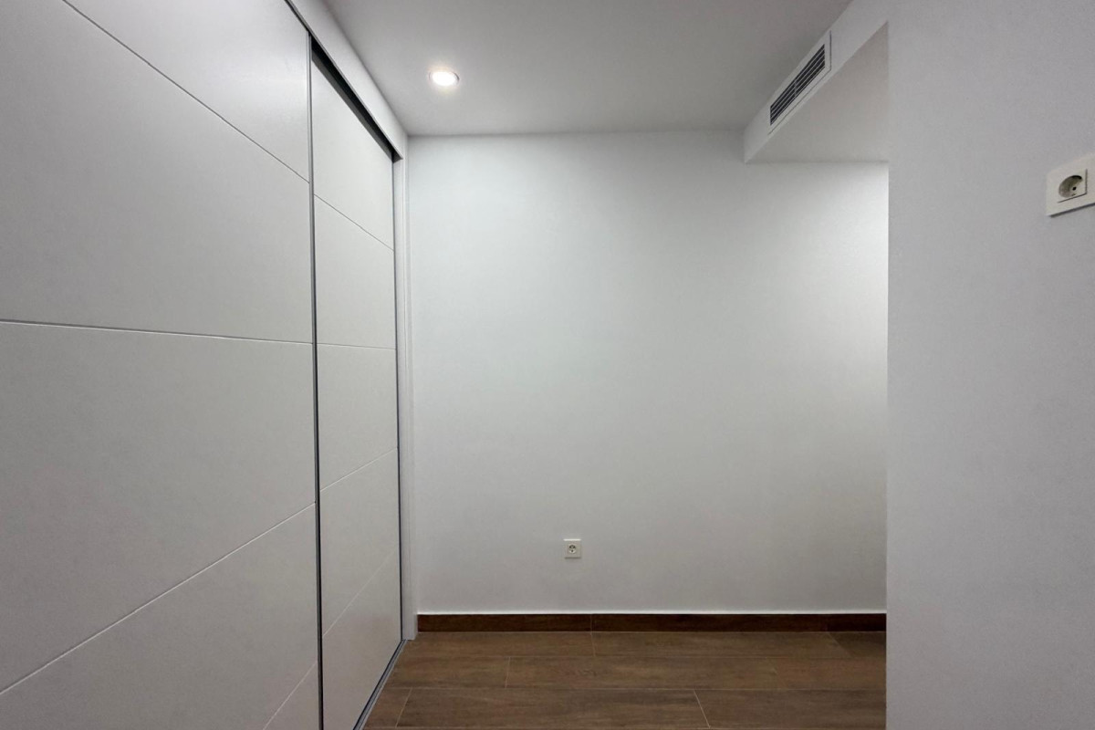 Reventa - Apartamento / piso - Torrevieja - Estacion de autobuses