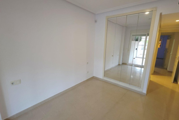 Resale - Apartment  - Alicante - Playa de San Juan