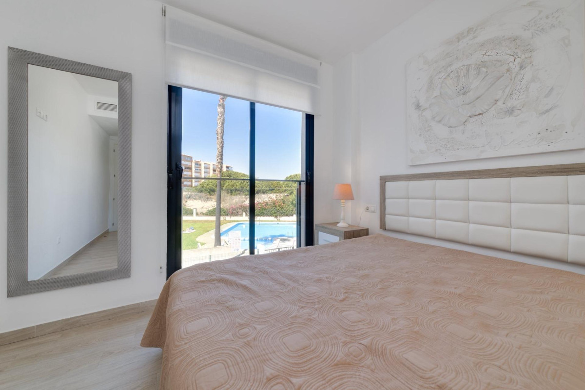 Resale - Apartment  - Torrevieja - PLAYA DE LA MATA