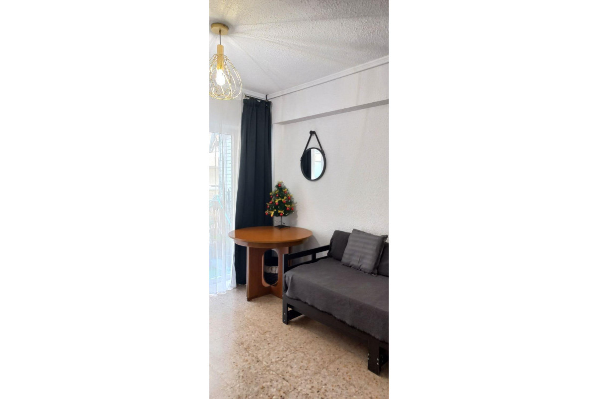 Resale - Apartment  - Alicante - Carolinas Altas