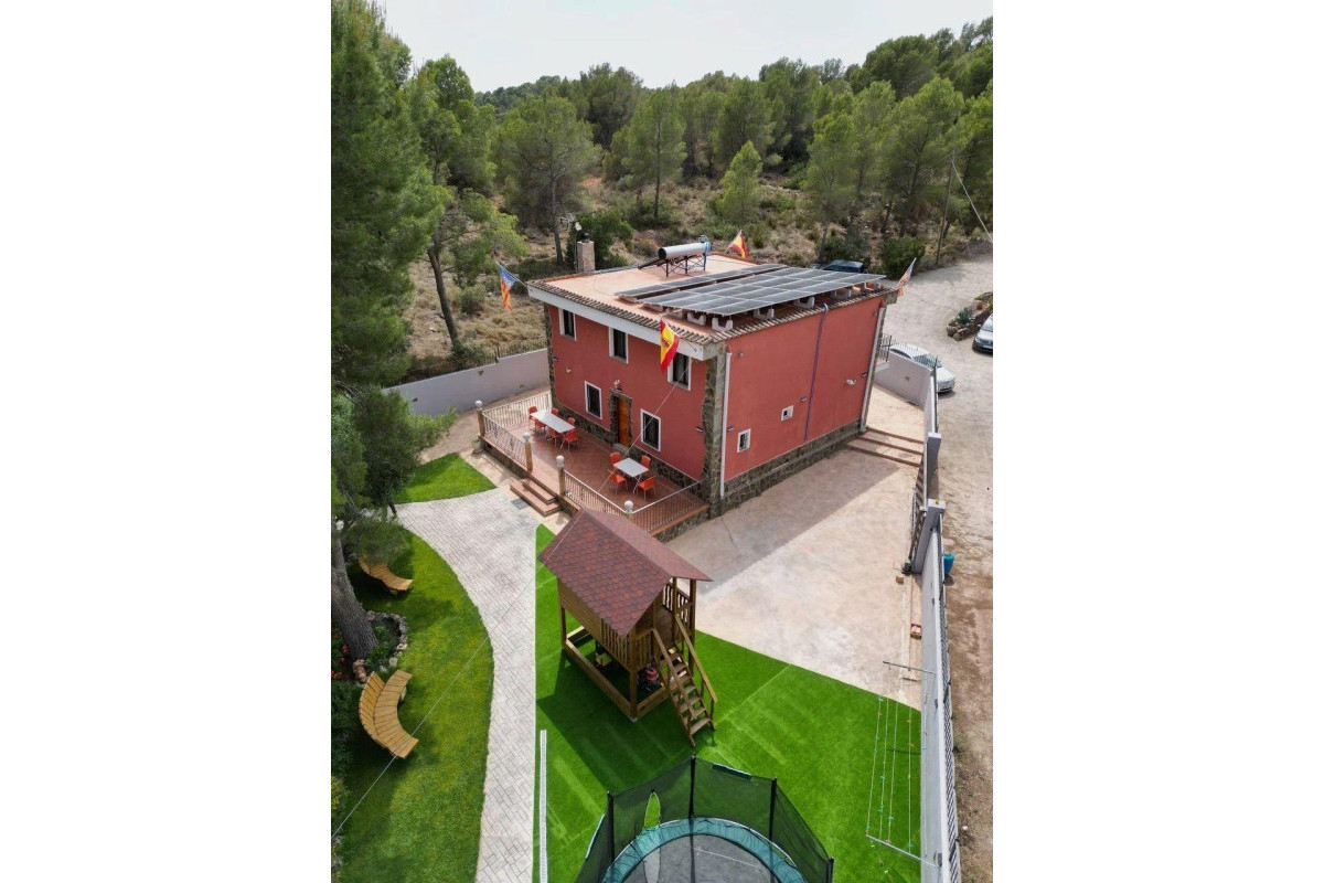 Resale - Villa - Naquera - Casco Urbano