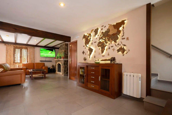 Resale - Villa - Naquera - Casco Urbano