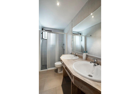 Resale - Villa - Naquera - Casco Urbano