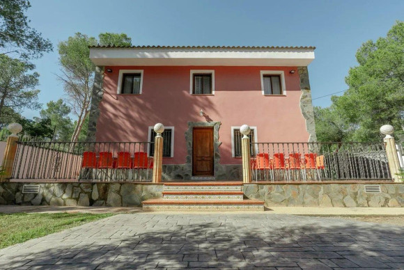 Resale - Villa - Naquera - Casco Urbano