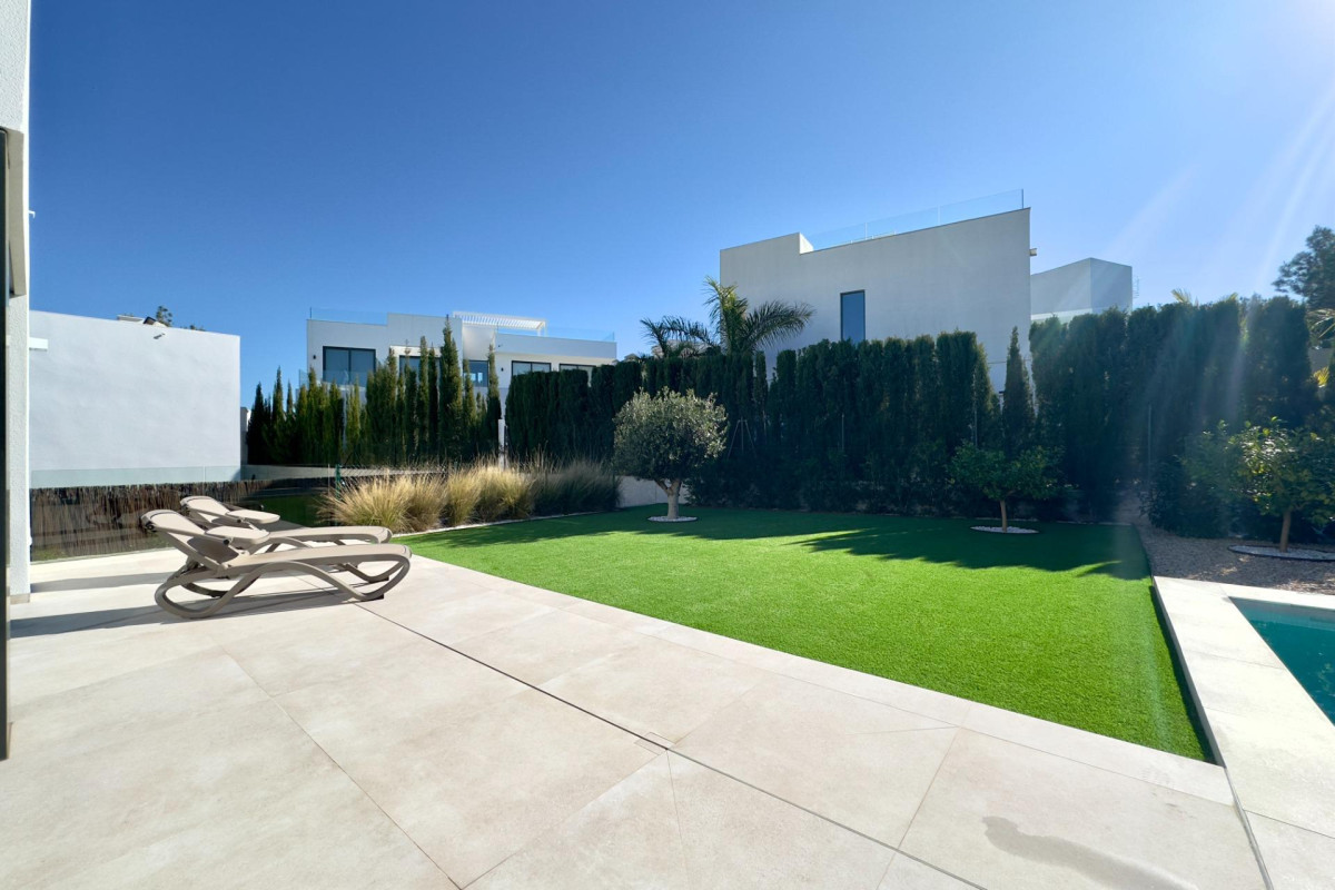 Resale - Villa - Orihuela - Las Colinas Golf