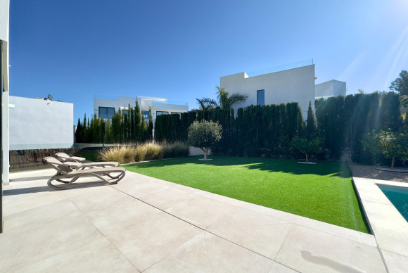 Resale - Villa - Orihuela - Las Colinas Golf