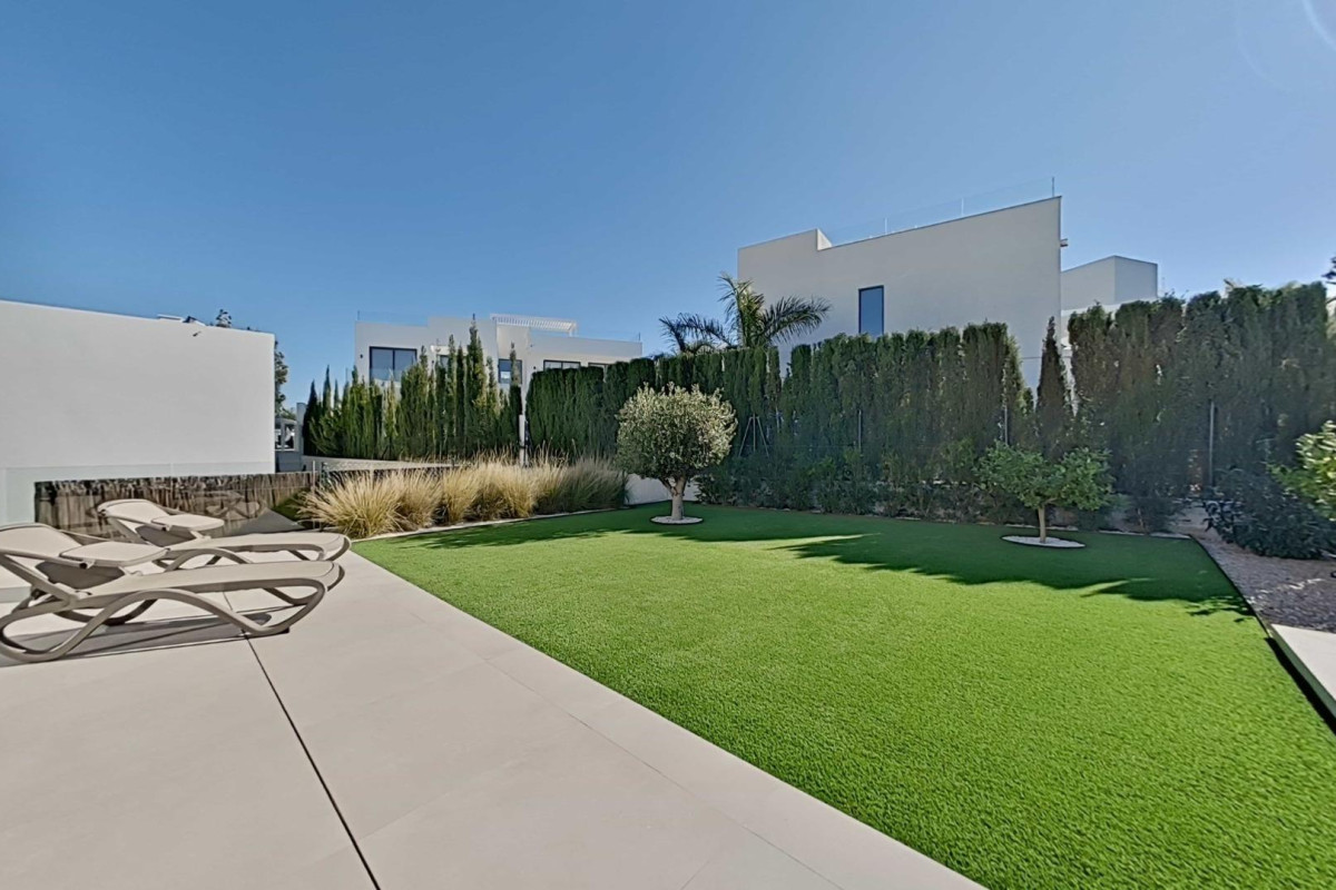 Resale - Villa - Orihuela - Las Colinas Golf