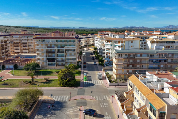 Resale - Apartment  - Torrevieja - PLAYA DE LA MATA