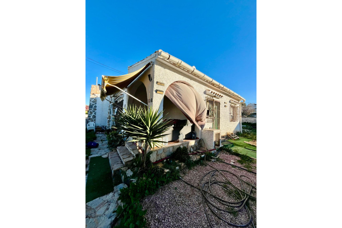 Herverkoop - Villa - Torrevieja - Aguas Nuevas