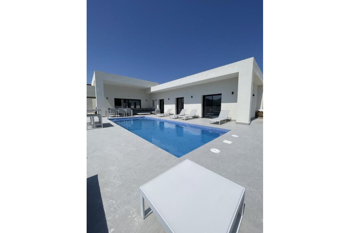 Obra nueva - Villas - Pinoso - 03569