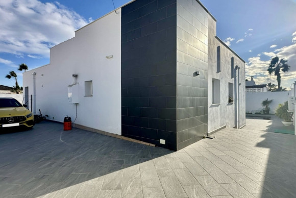 Herverkoop - Vrijstaande Villa - Rojales - Ciudad Quesada