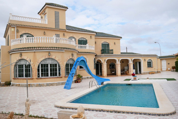 Herverkoop - Villa Te Koop - Torrevieja - El Chaparral