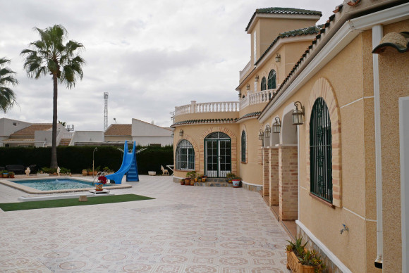 Herverkoop - Villa Te Koop - Torrevieja - El Chaparral