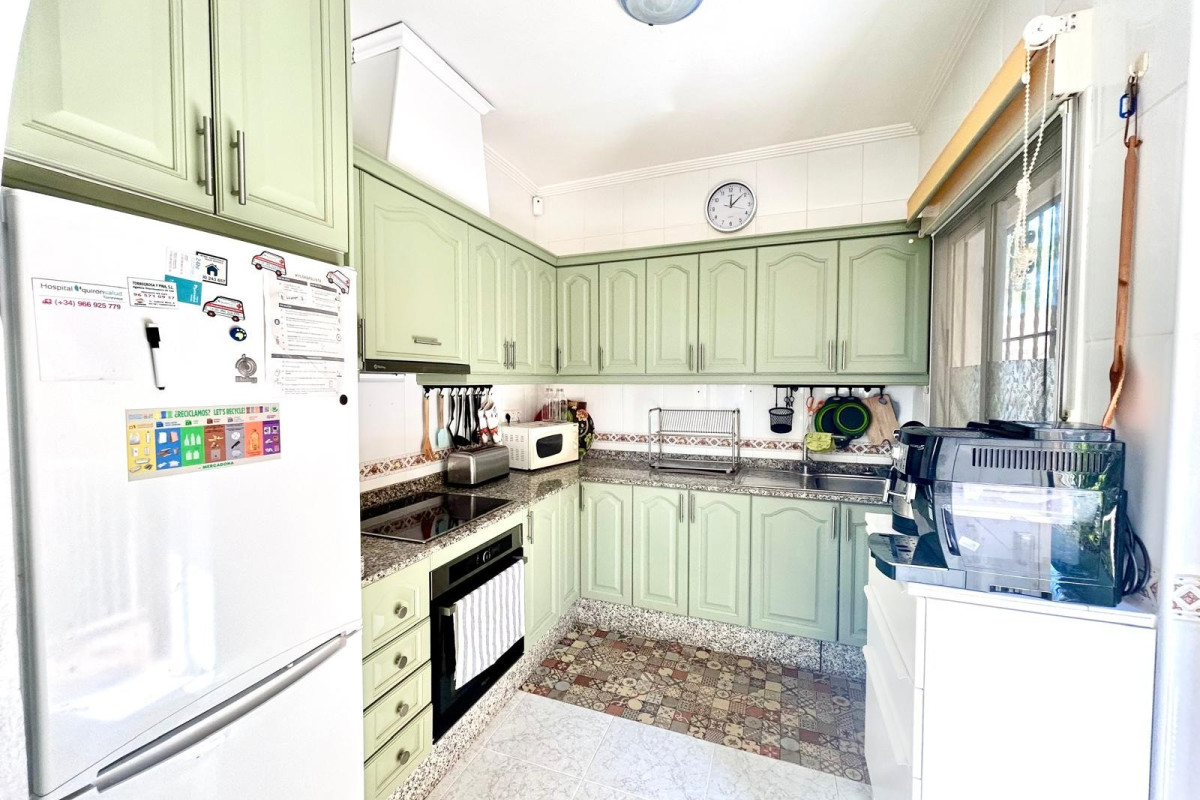 Reventa - Villa for sale - Torrevieja - La Siesta