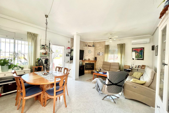 Reventa - Villa for sale - Torrevieja - La Siesta