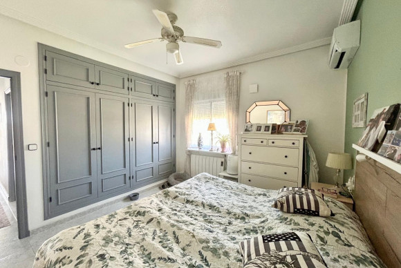 Reventa - Villa for sale - Torrevieja - La Siesta