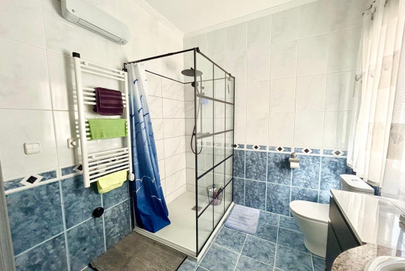 Reventa - Villa for sale - Torrevieja - La Siesta