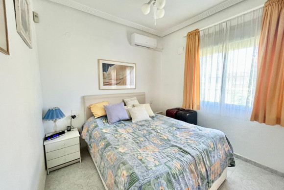 Reventa - Villa for sale - Torrevieja - La Siesta