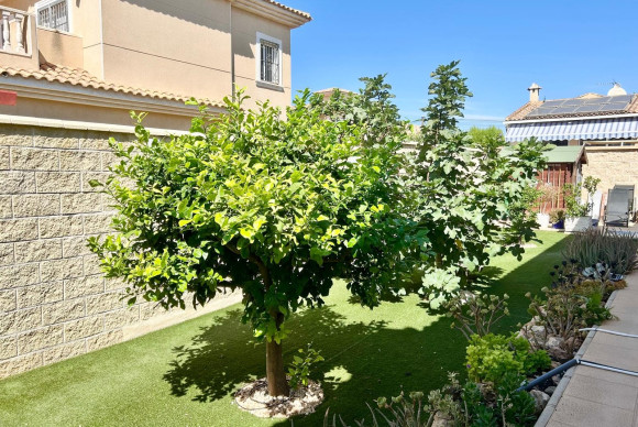 Reventa - Villa for sale - Torrevieja - La Siesta